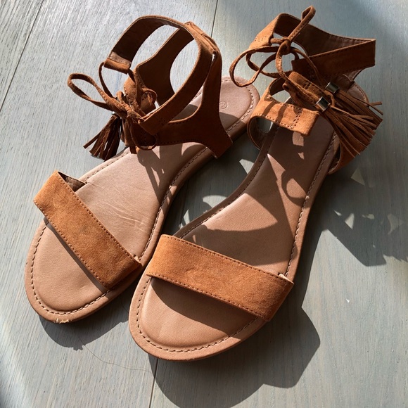 Wild Diva Strappy Sandals - Picture 2 of 4